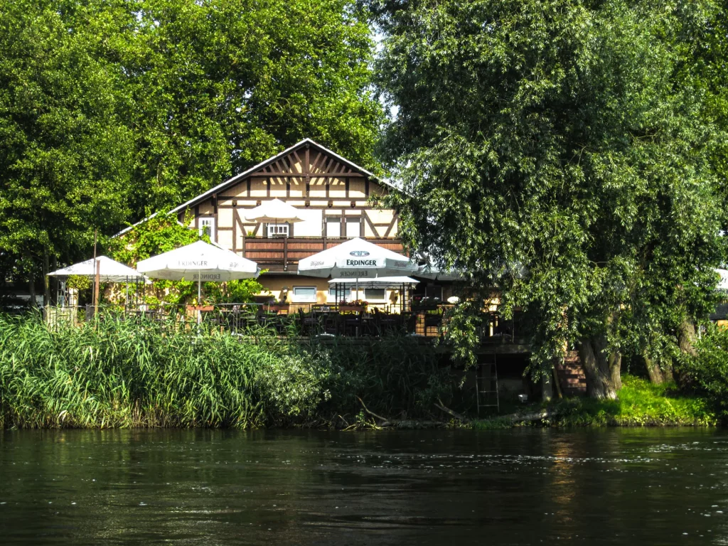 Havelrestaurant-Schwedendamm-Rathenow-Terrasse-blick-vom-see